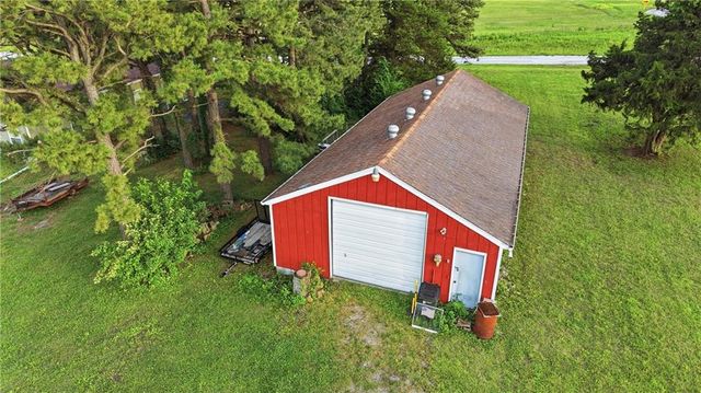 703 NE 102 P Road, Clinton, MO 64735