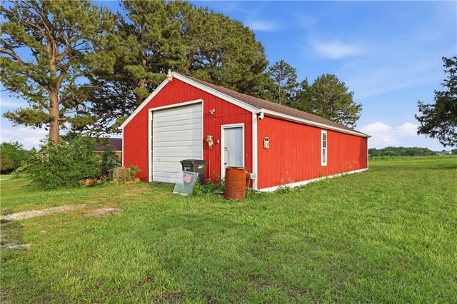 703 NE 102 P Road, Clinton, MO 64735