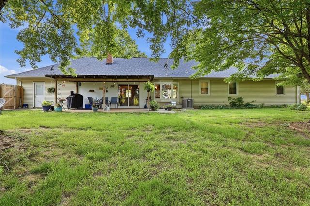 703 NE 102 P Road, Clinton, MO 64735