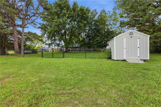 703 NE 102 P Road, Clinton, MO 64735