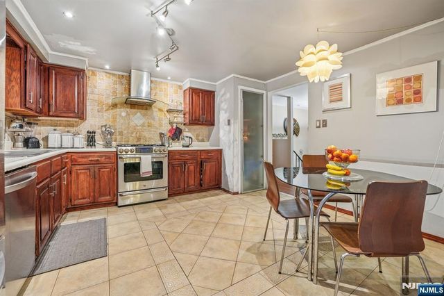 121 Wood Street, Englewood, NJ 07631