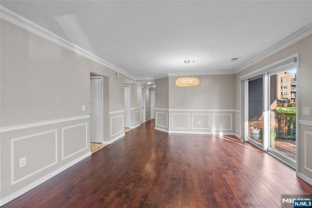 304 Smith Court 304, Edgewater, NJ 07020