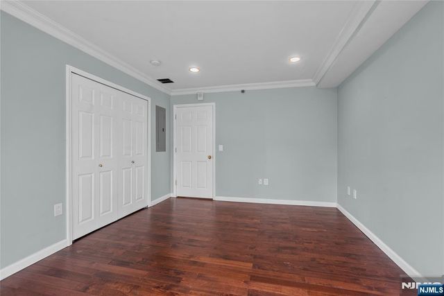 304 Smith Court 304, Edgewater, NJ 07020