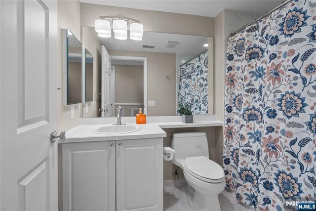 304 Smith Court 304, Edgewater, NJ 07020