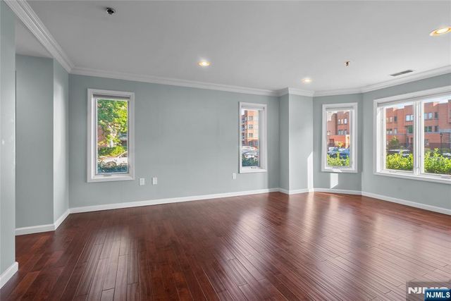 304 Smith Court 304, Edgewater, NJ 07020