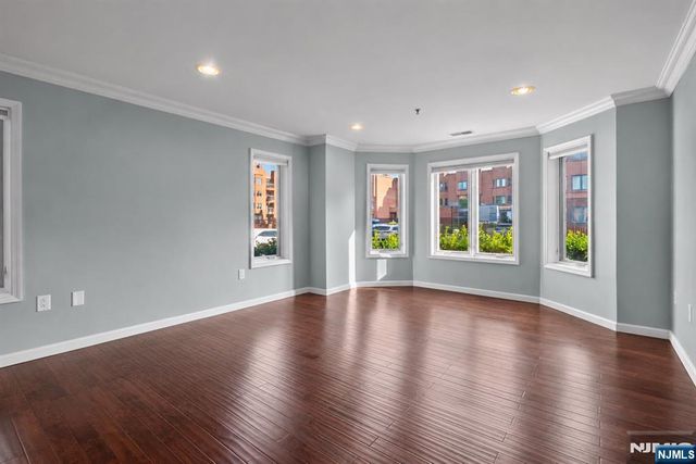 304 Smith Court 304, Edgewater, NJ 07020