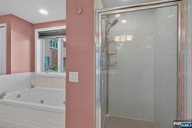 304 Smith Court 304, Edgewater, NJ 07020