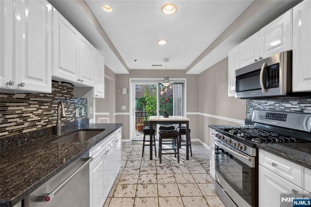 304 Smith Court 304, Edgewater, NJ 07020