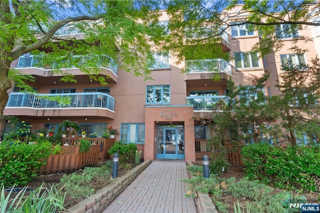 304 Smith Court 304, Edgewater, NJ 07020