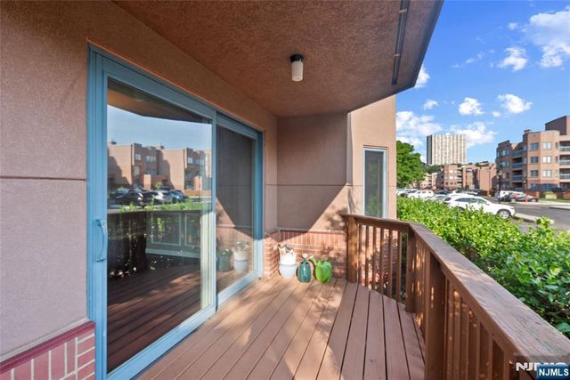 304 Smith Court 304, Edgewater, NJ 07020