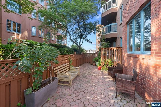 304 Smith Court 304, Edgewater, NJ 07020