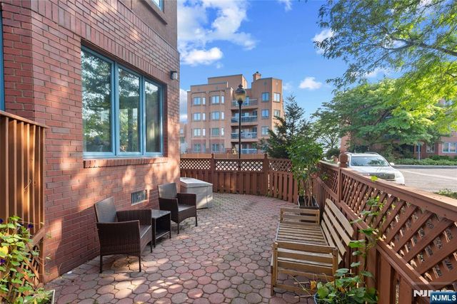 304 Smith Court 304, Edgewater, NJ 07020