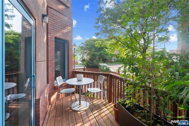 304 Smith Court 304, Edgewater, NJ 07020