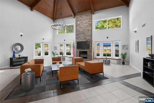 304 Smith Court 304, Edgewater, NJ 07020