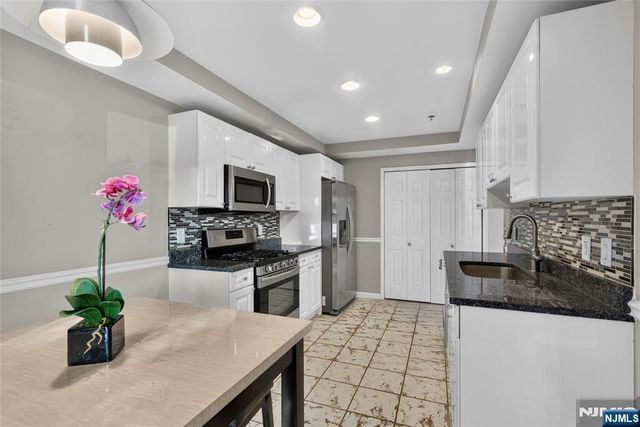 304 Smith Court 304, Edgewater, NJ 07020