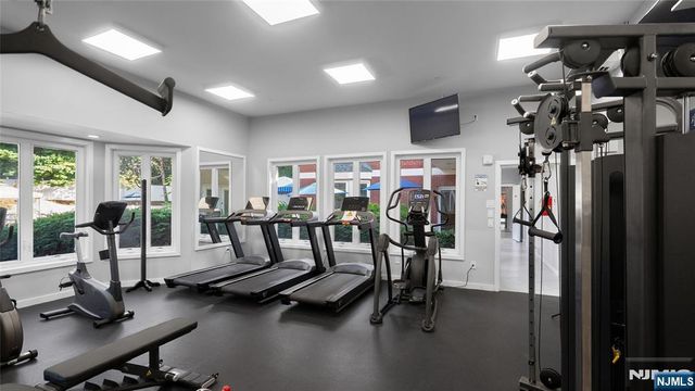 304 Smith Court 304, Edgewater, NJ 07020