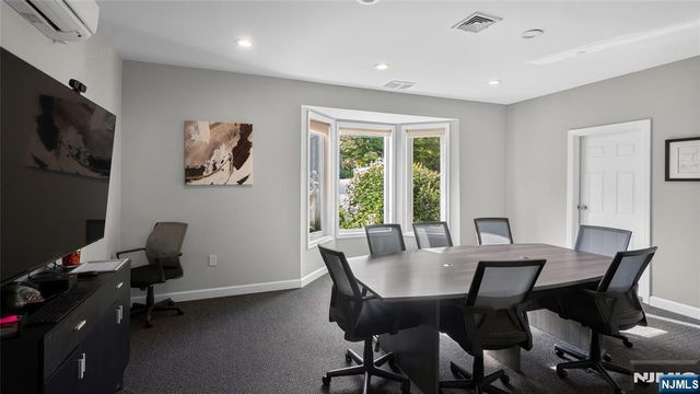 304 Smith Court 304, Edgewater, NJ 07020