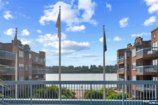 304 Smith Court 304, Edgewater, NJ 07020