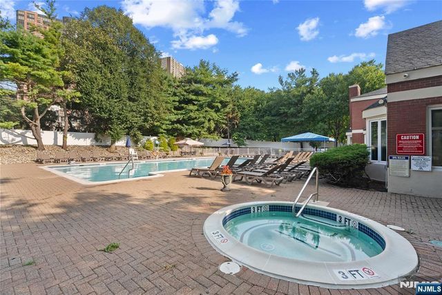 304 Smith Court 304, Edgewater, NJ 07020