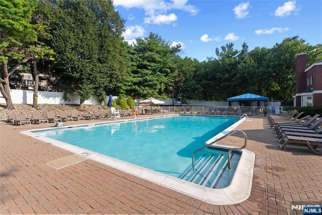 304 Smith Court 304, Edgewater, NJ 07020