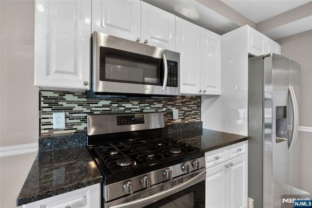 304 Smith Court 304, Edgewater, NJ 07020