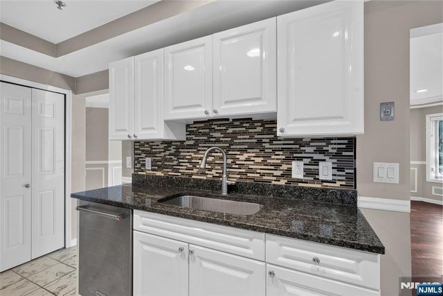 304 Smith Court 304, Edgewater, NJ 07020