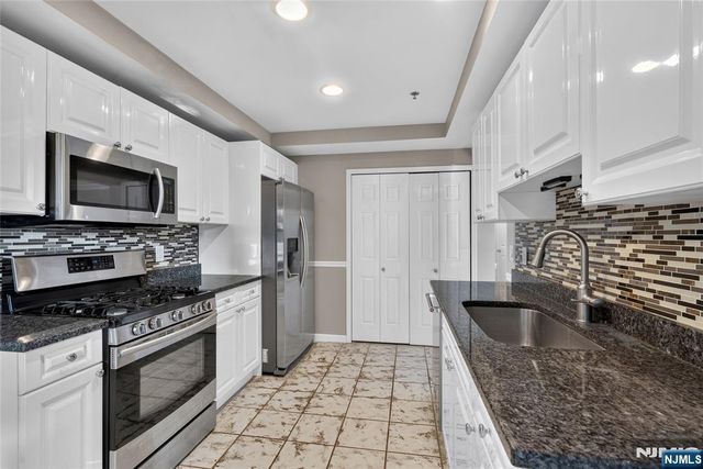 304 Smith Court 304, Edgewater, NJ 07020