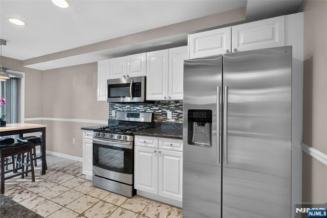 304 Smith Court 304, Edgewater, NJ 07020