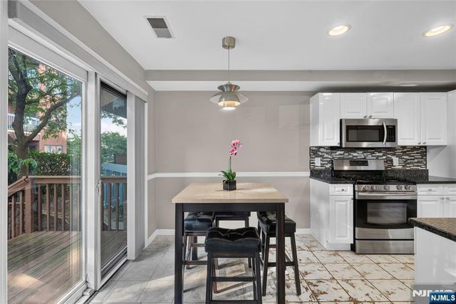 304 Smith Court 304, Edgewater, NJ 07020