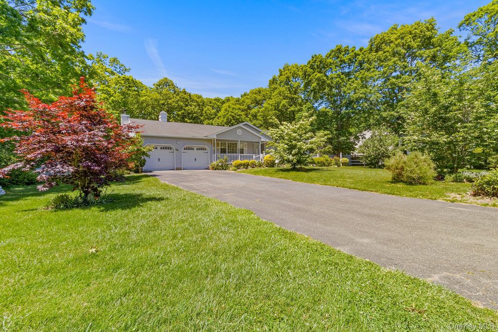 166 Richmond Avenue, Medford, NY 11763