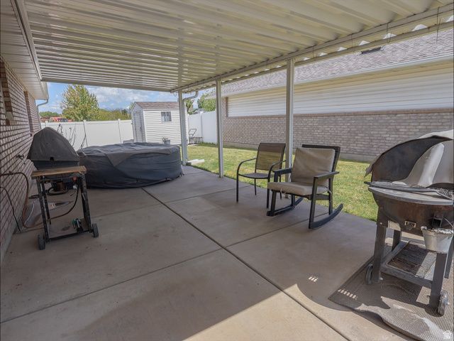 948 W 1730 N, Clinton, UT 84015
