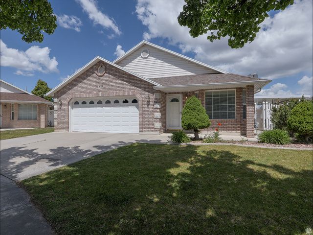 948 W 1730 N, Clinton, UT 84015