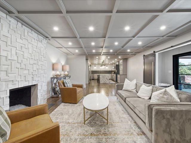 4650 S Columbia Place, Tulsa, OK 74105