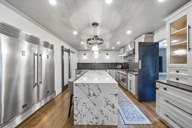 4650 S Columbia Place, Tulsa, OK 74105