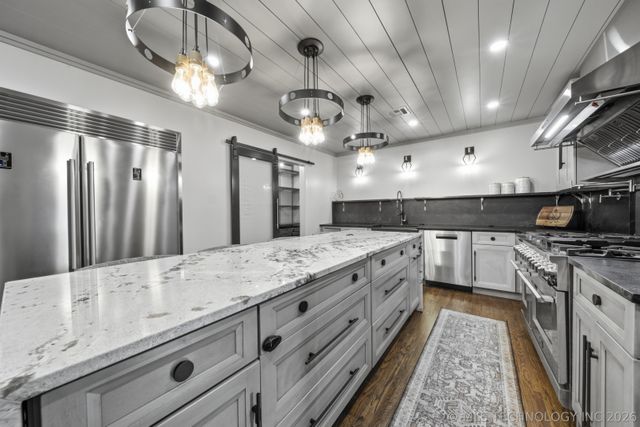 4650 S Columbia Place, Tulsa, OK 74105
