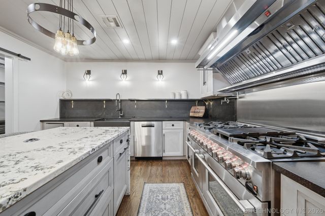 4650 S Columbia Place, Tulsa, OK 74105