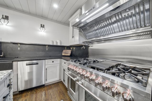 4650 S Columbia Place, Tulsa, OK 74105