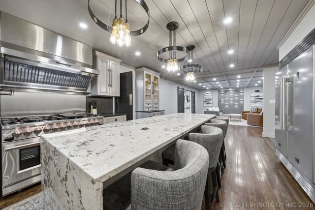 4650 S Columbia Place, Tulsa, OK 74105