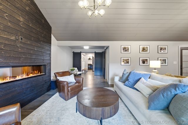 4650 S Columbia Place, Tulsa, OK 74105