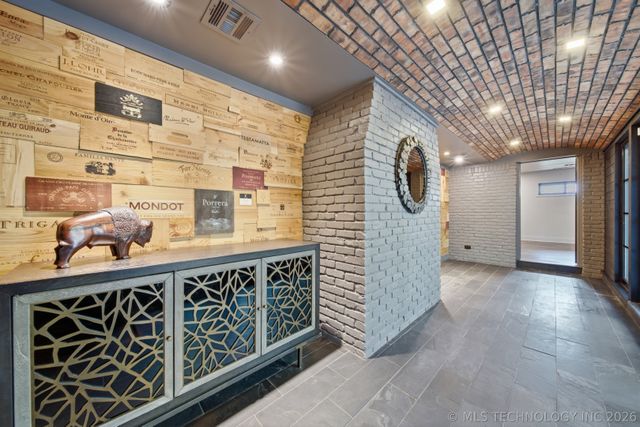 4650 S Columbia Place, Tulsa, OK 74105
