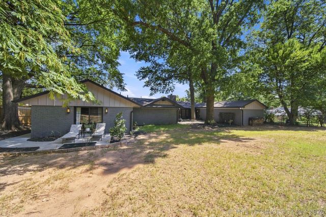 4650 S Columbia Place, Tulsa, OK 74105