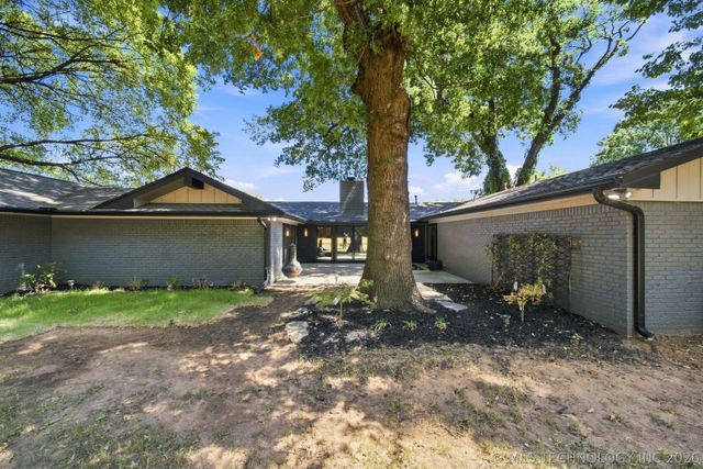 4650 S Columbia Place, Tulsa, OK 74105
