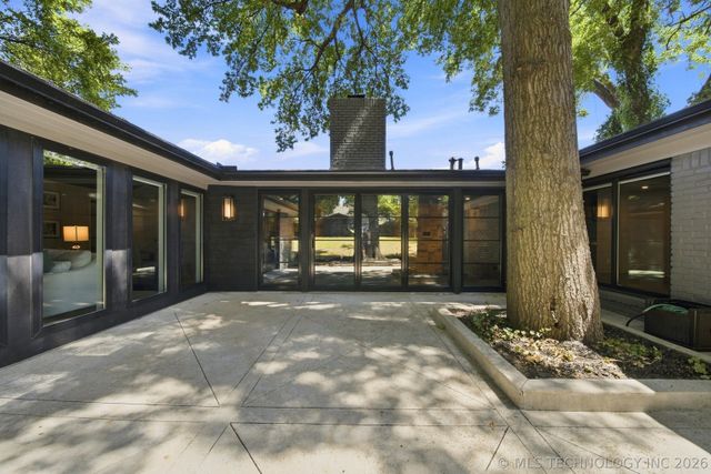 4650 S Columbia Place, Tulsa, OK 74105