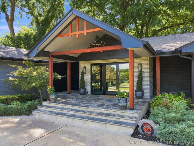 4650 S Columbia Place, Tulsa, OK 74105