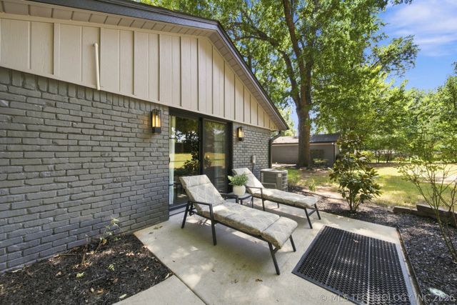 4650 S Columbia Place, Tulsa, OK 74105