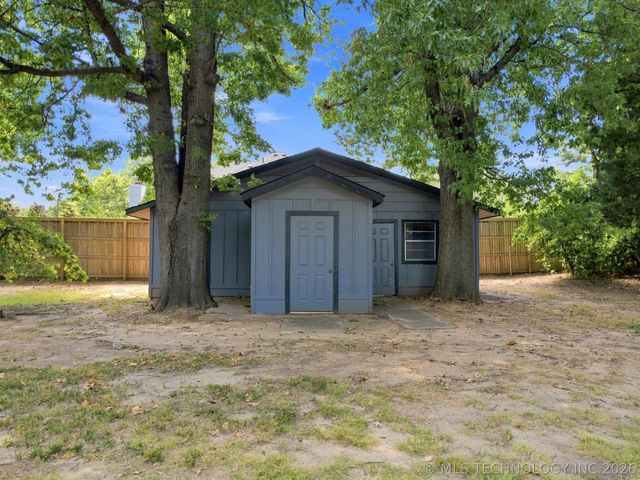 4650 S Columbia Place, Tulsa, OK 74105