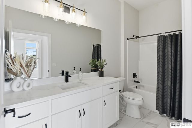 18111 Hazelnut Drive, Gretna, NE 68028