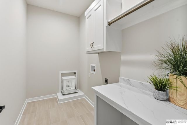 18111 Hazelnut Drive, Gretna, NE 68028