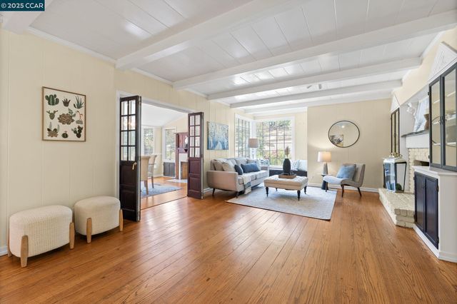 1968 Meadow Rd, Walnut Creek, CA 94595