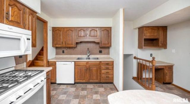 2303 W PINTURA Court, Peoria, IL 61614